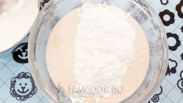 ШАГ 4. кокосовый кекс с вяленой черникой