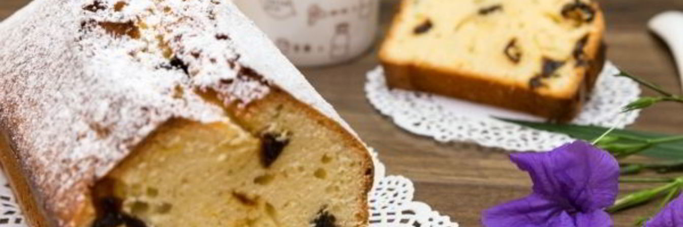 Лимонный кекс с черносливом