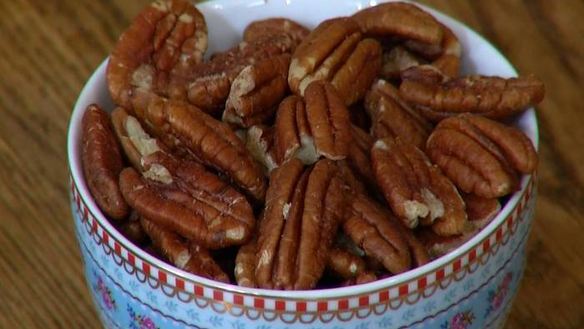 ШАГ 6. медовый кекс на сметане с орехами пекан