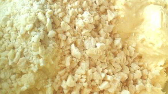 ШАГ 3. ореховый кекс с клубничным соусом