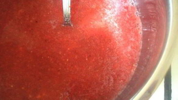 ШАГ 6. ореховый кекс с клубничным соусом