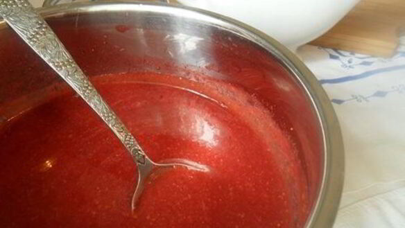 ШАГ 7. ореховый кекс с клубничным соусом