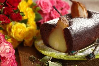 Постный шоколадный кекс с грушами