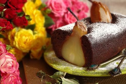 Постный шоколадный кекс с грушами