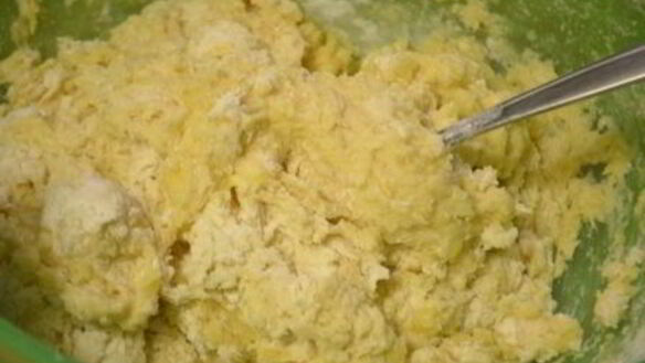 ШАГ 6. припорошенный снегом дрожжевой кекс с маком