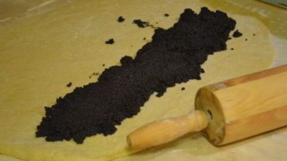 ШАГ 10. припорошенный снегом дрожжевой кекс с маком