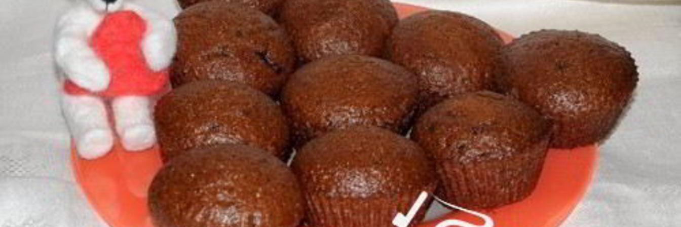 Шоколадно-кофейные кексы с вишней