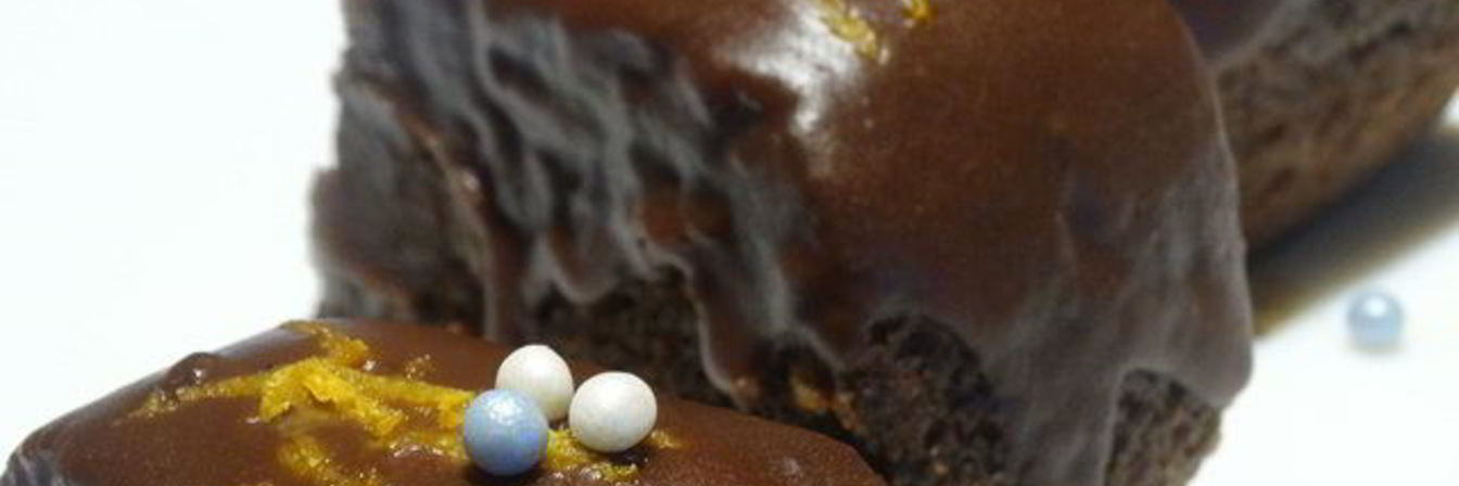 Шоколадный кекс с апельсиновой цедрой и гречкой