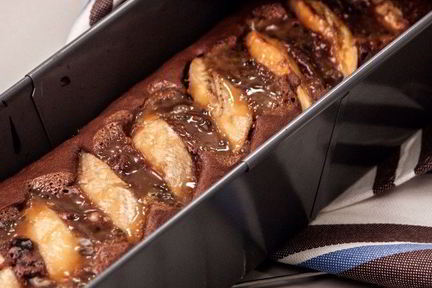 Шоколадный кекс с бананом и карамелью