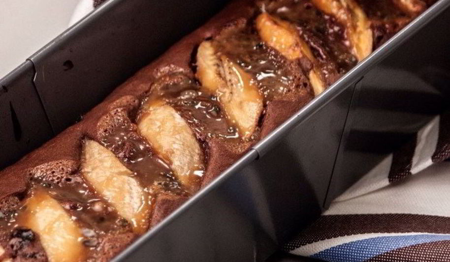 Рецепт шоколадный кекс с бананом и карамелью