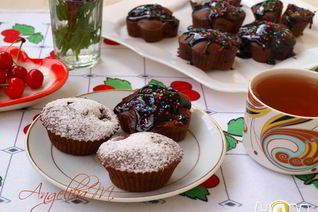 Шоколадные кексы с вишней