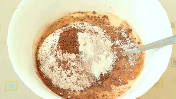 ШАГ 3. шоколадные кексы с вишней