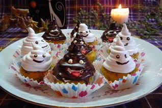 Тыквенно-маковые кексы с воздушным кремом Веселые привидения