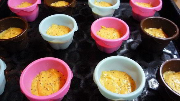 ШАГ 7. тыквенно-маковые кексы с воздушным кремом веселые привидения