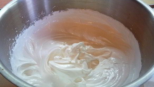 ШАГ 9. тыквенно-маковые кексы с воздушным кремом веселые привидения