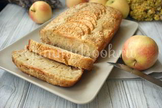 Яблочный кекс с кунжутом