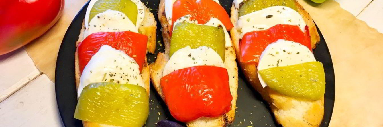 Багет с моцареллой и перцем