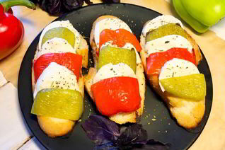 Багет с моцареллой и перцем