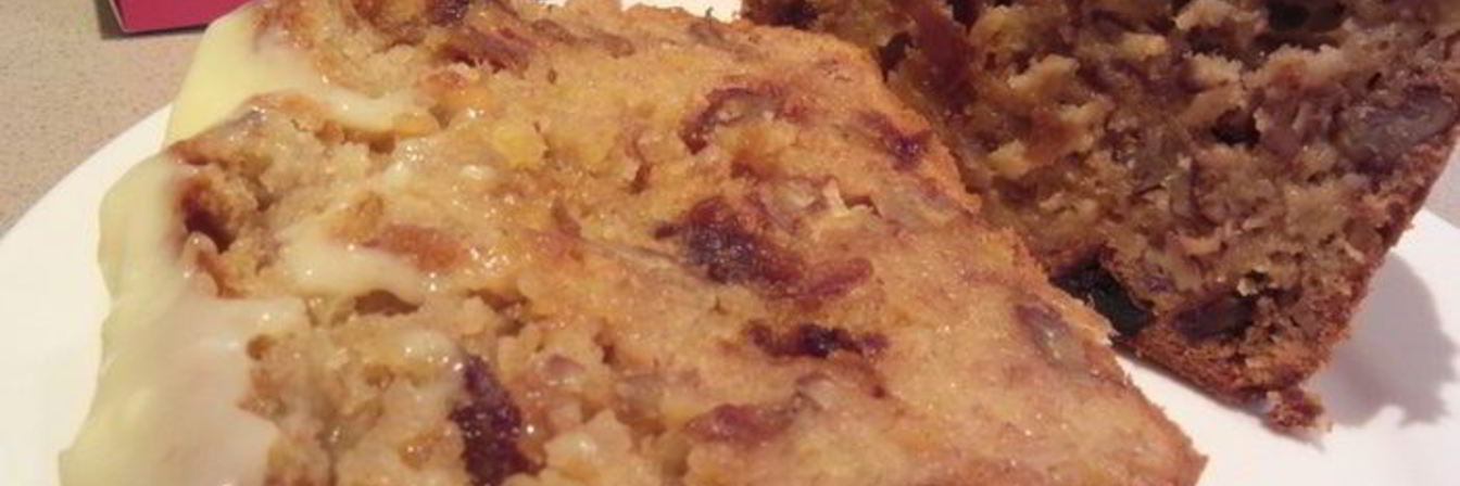 Банановый пирог-хлеб с финиками и орехами пекан