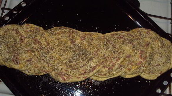 ШАГ 3. батон с ветчиной и сыром