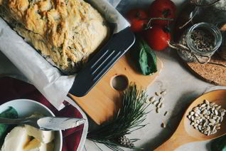 Быстрый хлеб на пиве с базиликом