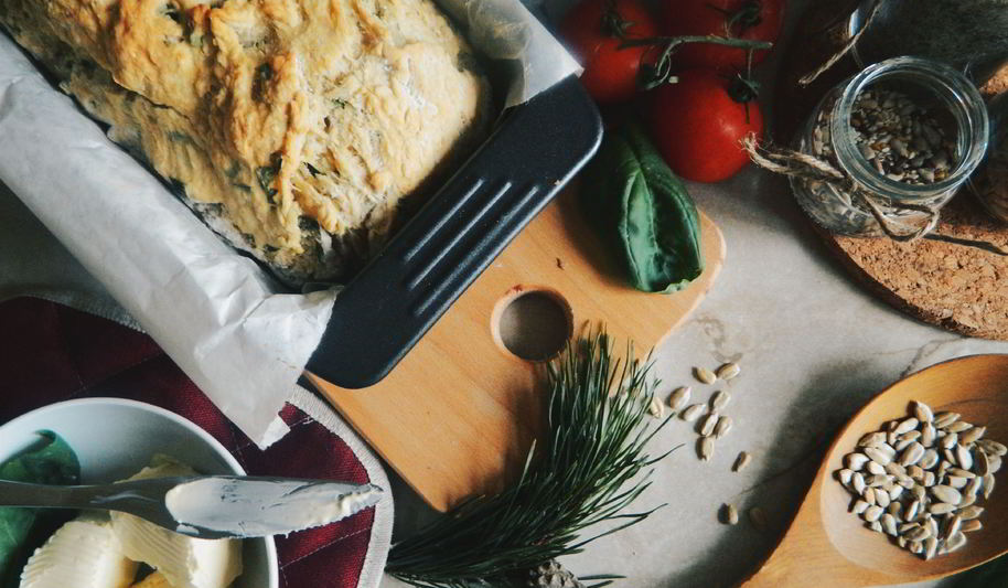 Рецепт быстрый хлеб на пиве с базиликом