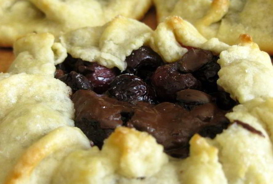 Галеты с черешней и шоколадом