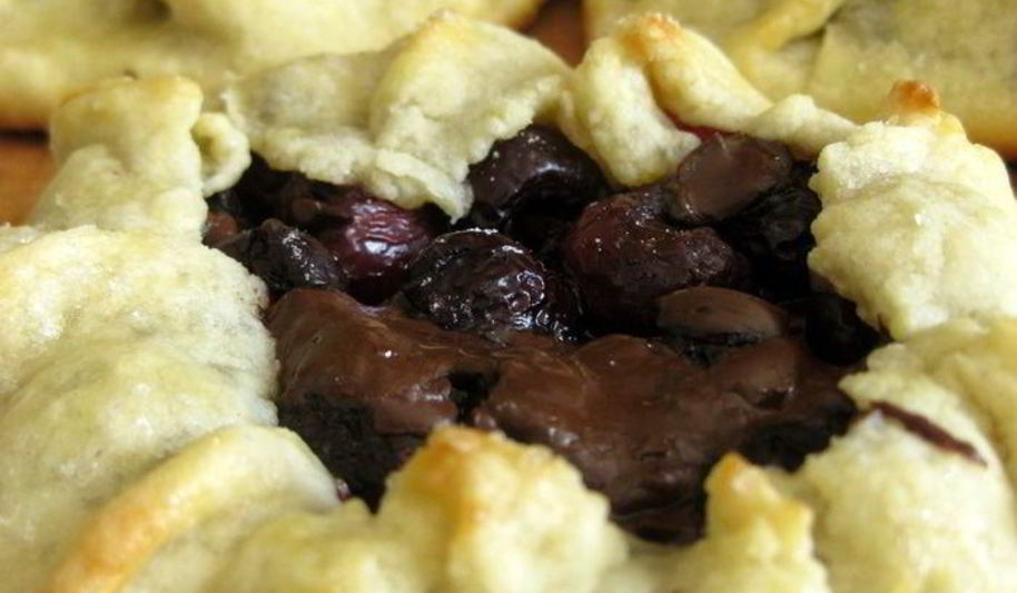 Рецепт галеты с черешней и шоколадом