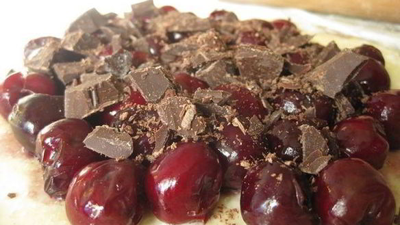 ШАГ 6. галеты с черешней и шоколадом