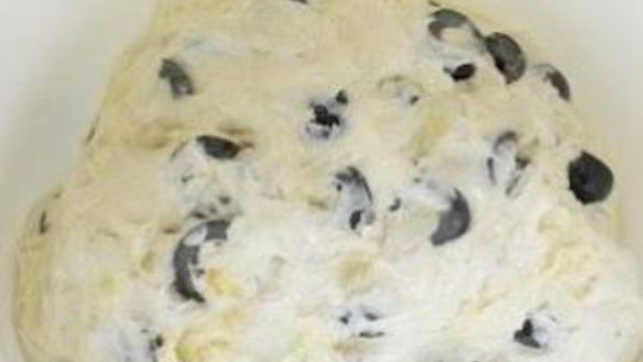 ШАГ 11. хлеб с луком и маслинами