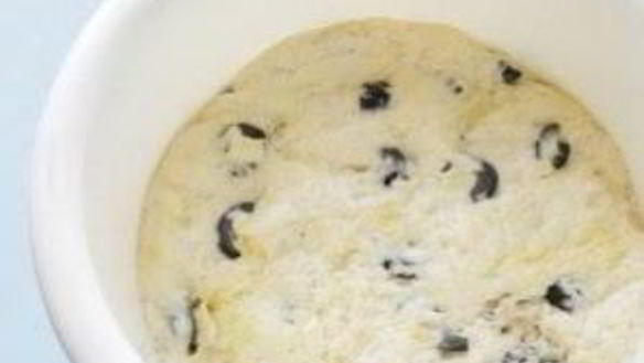 ШАГ 12. хлеб с луком и маслинами