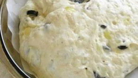 ШАГ 13. хлеб с луком и маслинами