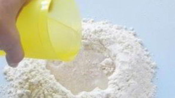 ШАГ 5. хлеб с луком и маслинами