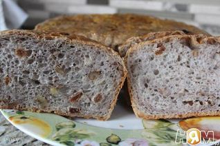 Хлеб с орехами и изюмом