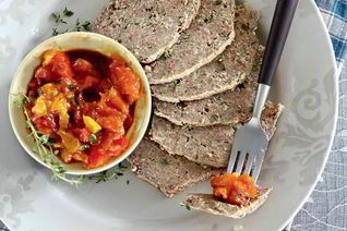 Холодный мясной хлеб с летней сальсой