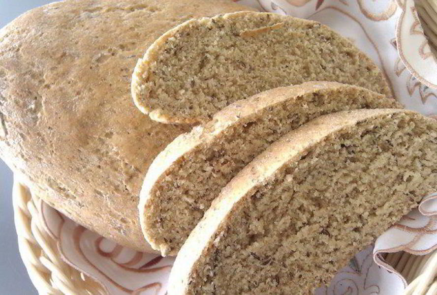 Кукурузный хлеб с тмином и отрубями