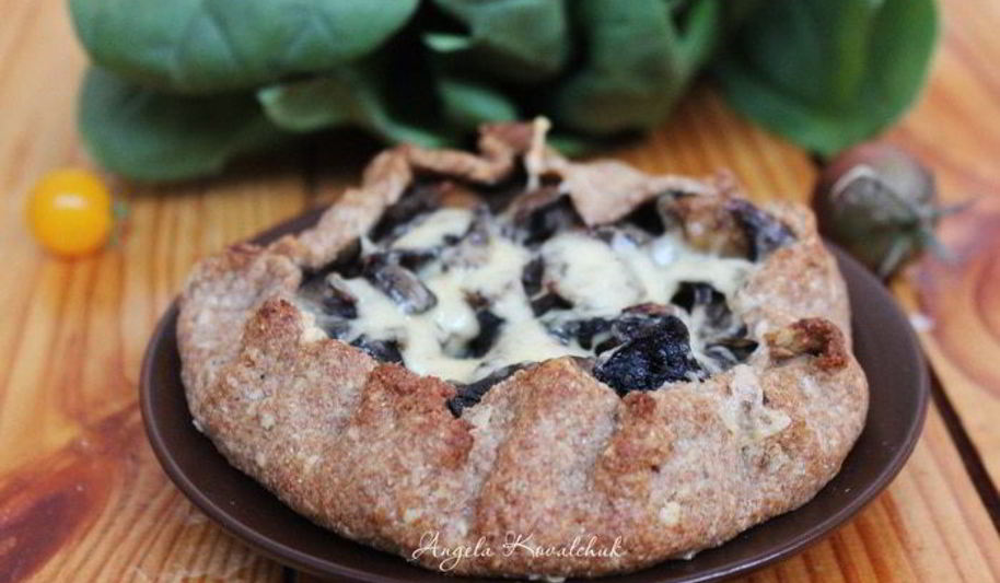 Рецепт мини-галеты из цельнозерновой муки с лесными грибами