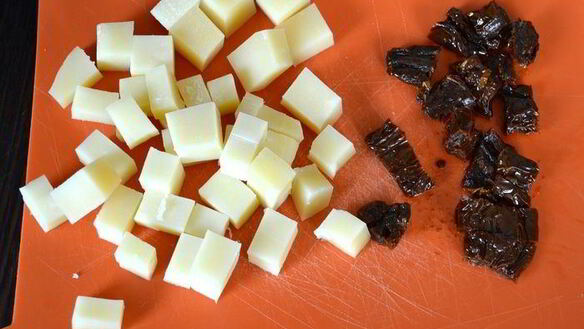 ШАГ 4. разборный томатный хлеб с начинкой