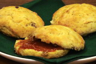 Сконы с апельсиновой цедрой и изюмом