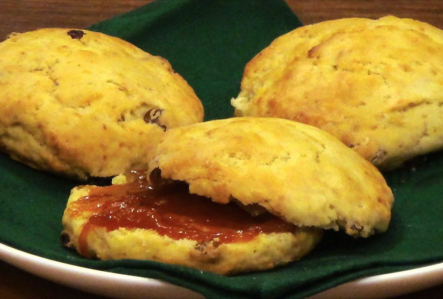 Сконы с апельсиновой цедрой и изюмом