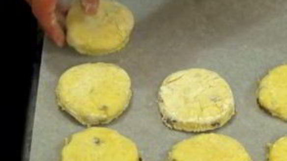 ШАГ 3. сконы с апельсиновой цедрой и изюмом