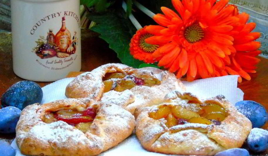 Рецепт творожные мини-галеты со сливой