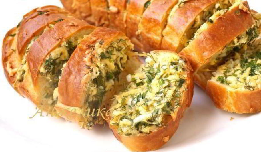Рецепт запеченный батон с сыром и чесноком