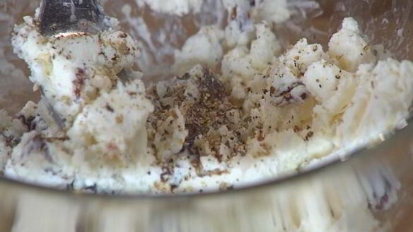 ШАГ 3. хрустящие конвертики с фетой, ветчиной и финиками