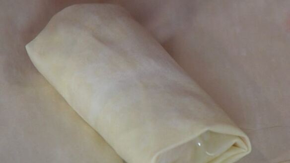 ШАГ 5. хрустящие конвертики с фетой, ветчиной и финиками