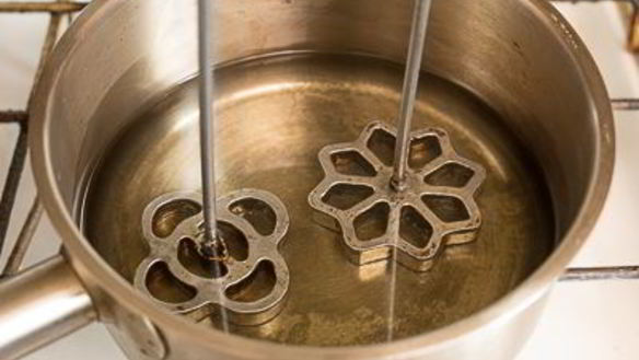 ШАГ 6. хворост на формочках