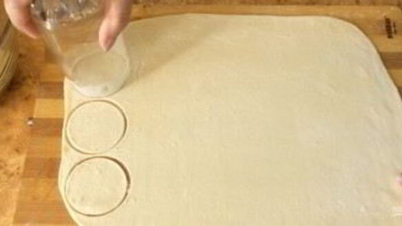 ШАГ 2. хворост оригинальный из постного теста