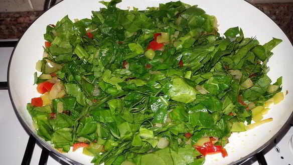 ШАГ 2. конвертики с мангольдом, болгарским перцем и зеленью