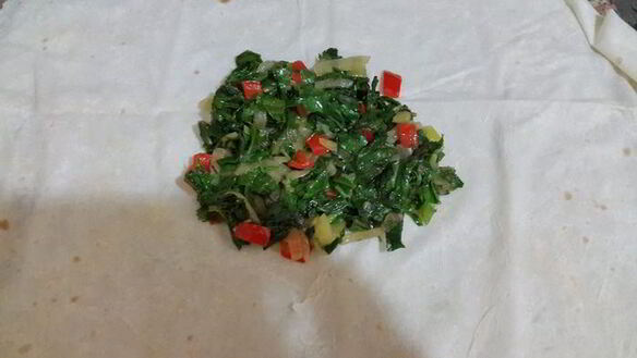 ШАГ 4. конвертики с мангольдом, болгарским перцем и зеленью