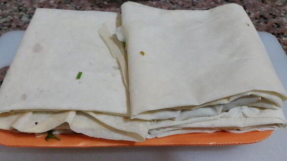 ШАГ 5. конвертики с мангольдом, болгарским перцем и зеленью